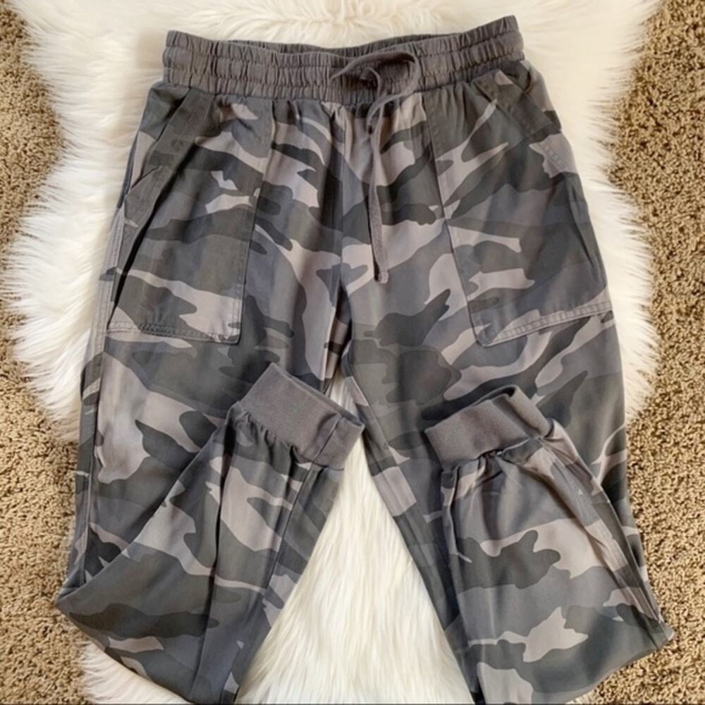 Splendid Camo Joggers Size XS - Picture 5 of 16